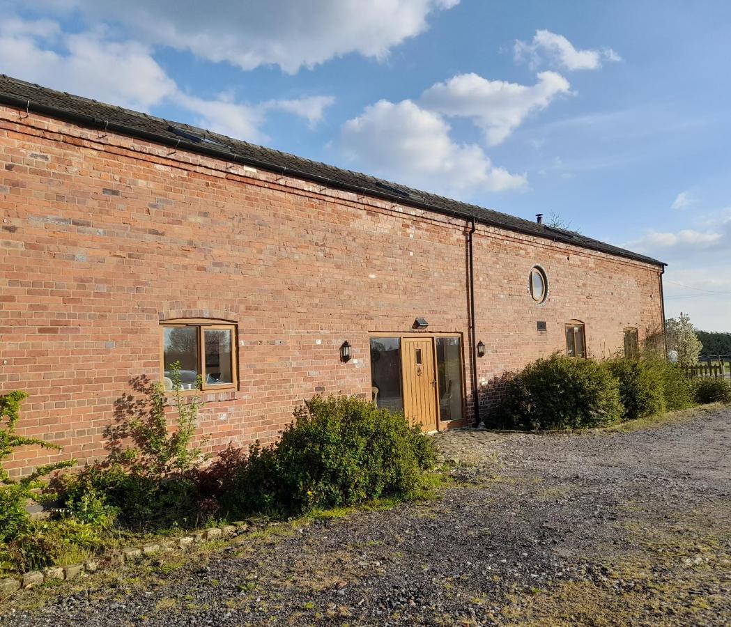 Mile House Barn Bed & Breakfast Нантвич Экстерьер фото